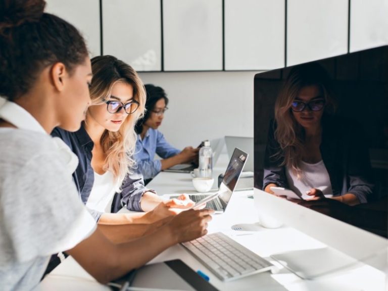 4 WAYS TO AVOID GOING UPSIDE-DOWN WITH A CAR LOAN