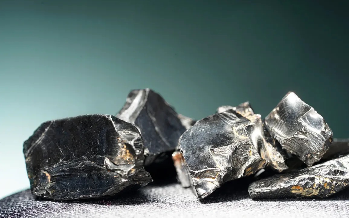 Natural Shungite Crystal: Benefits and How To Use It