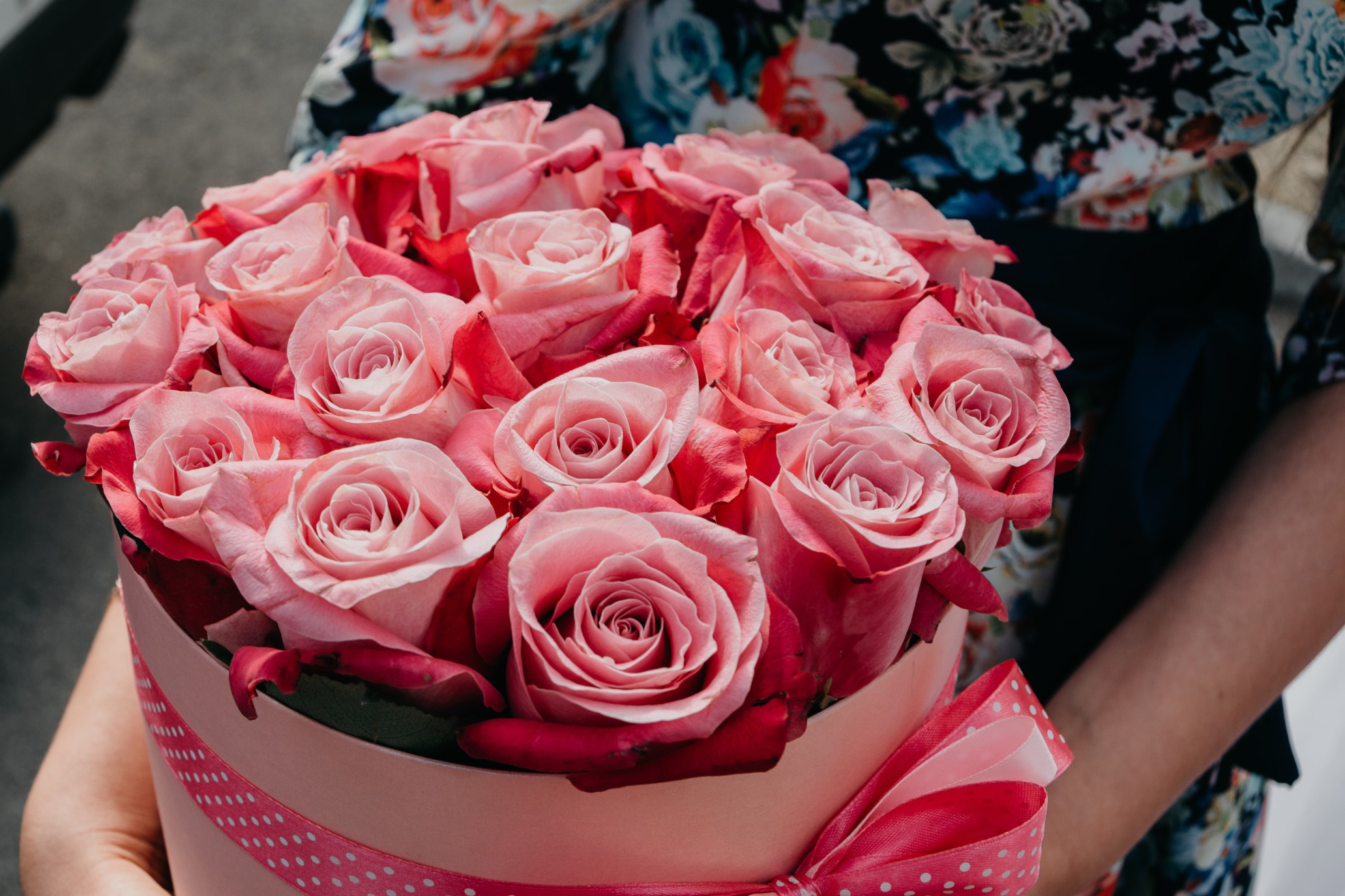 What makes roses a good gift?