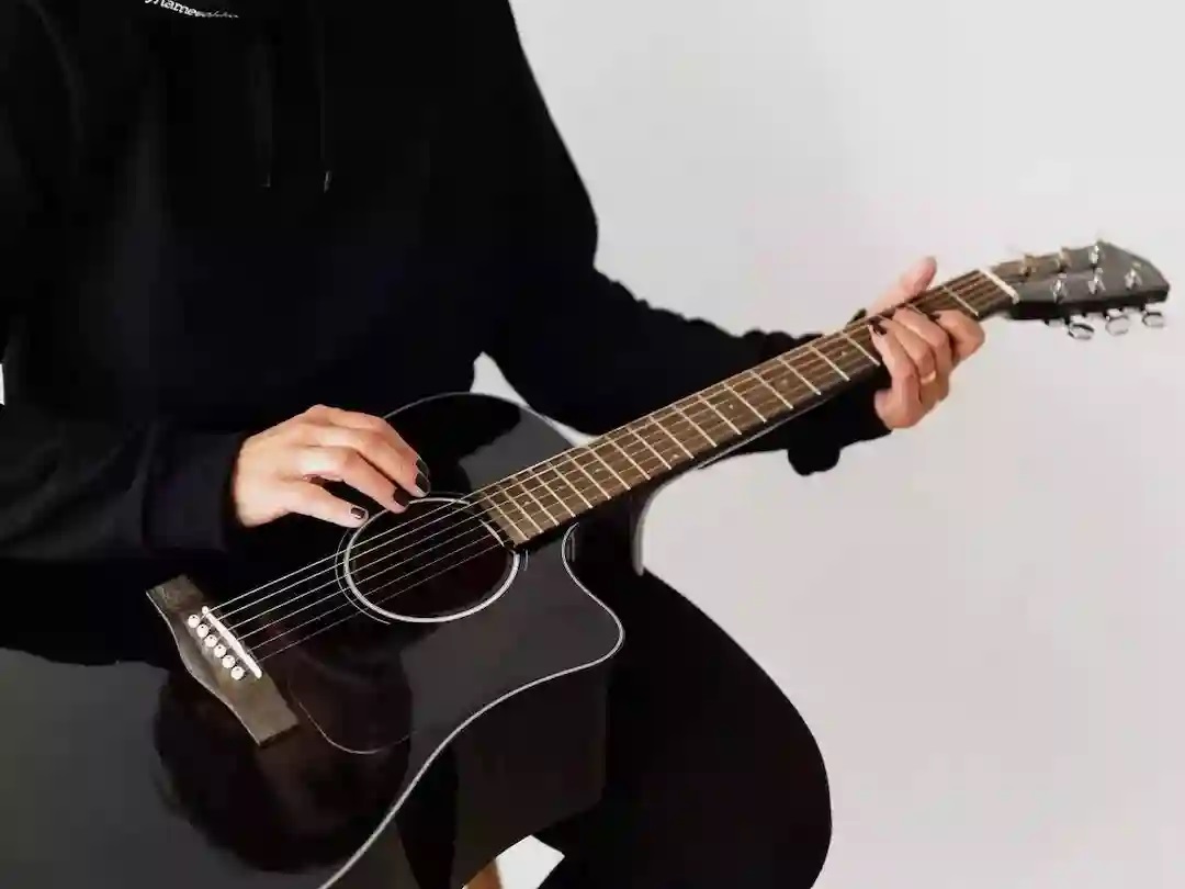 Unlocking the Melodies: A Beginner’s Journey through Guitar Classes