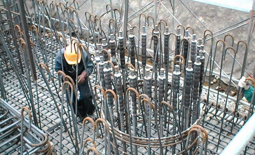 Top rebar splicing methods for high-strength construction