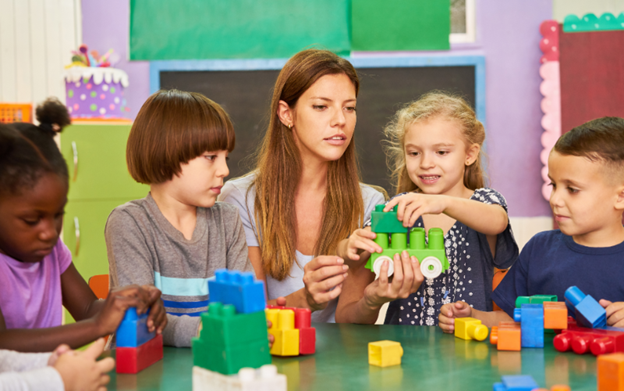 How to Choose the Right Kindergarten Teacher Course for Your Career Goals